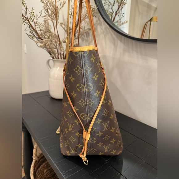 SOLD-Louis Vuitton Monogram Neverfull GM - Picture 3 of 11